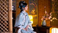 化妝行業(yè)發(fā)展的怎么樣？化妝學(xué)校哪里的比較好呢