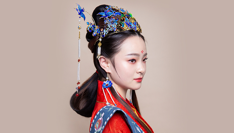 如何選擇正規(guī)的化妝培訓(xùn)學(xué)校，不要再被騙了