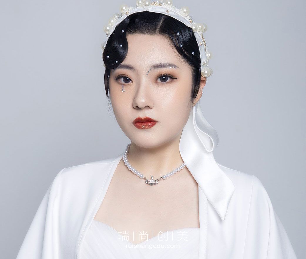 化妝培訓(xùn)學(xué)校包就業(yè)靠譜嗎？