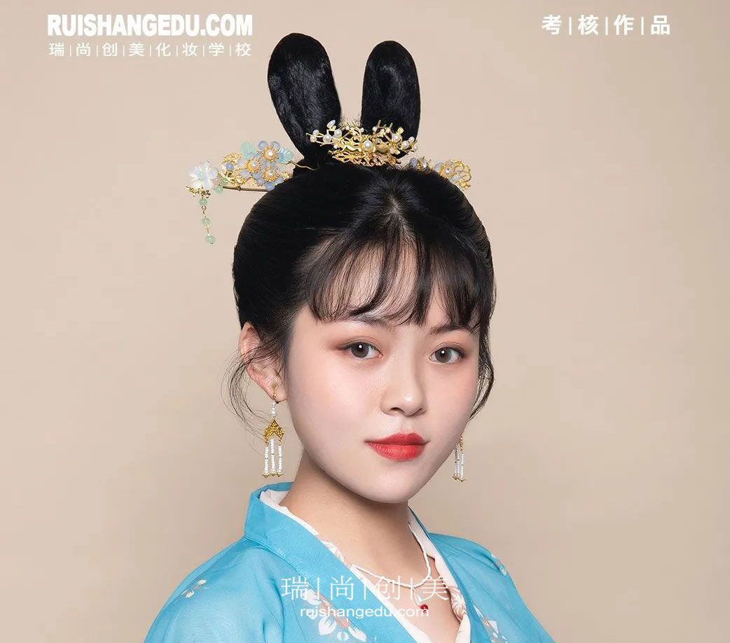 女生沒有學(xué)歷，沒有背景能做些什么呢？
