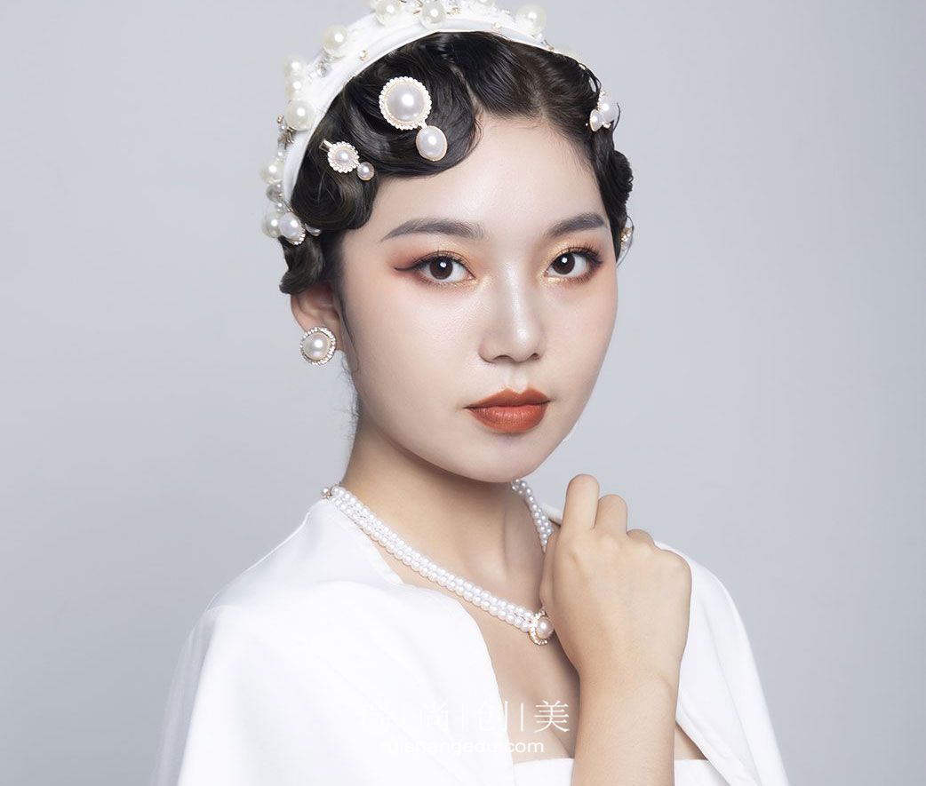 自學(xué)和化妝學(xué)校學(xué)習(xí)有什么區(qū)別？選擇化妝學(xué)校的技巧有哪些？