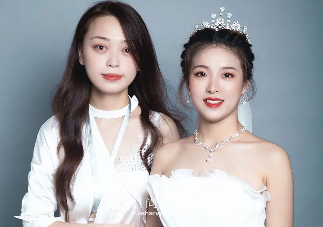 做化妝師需要哪些條件？化妝學校的話該怎么選擇？