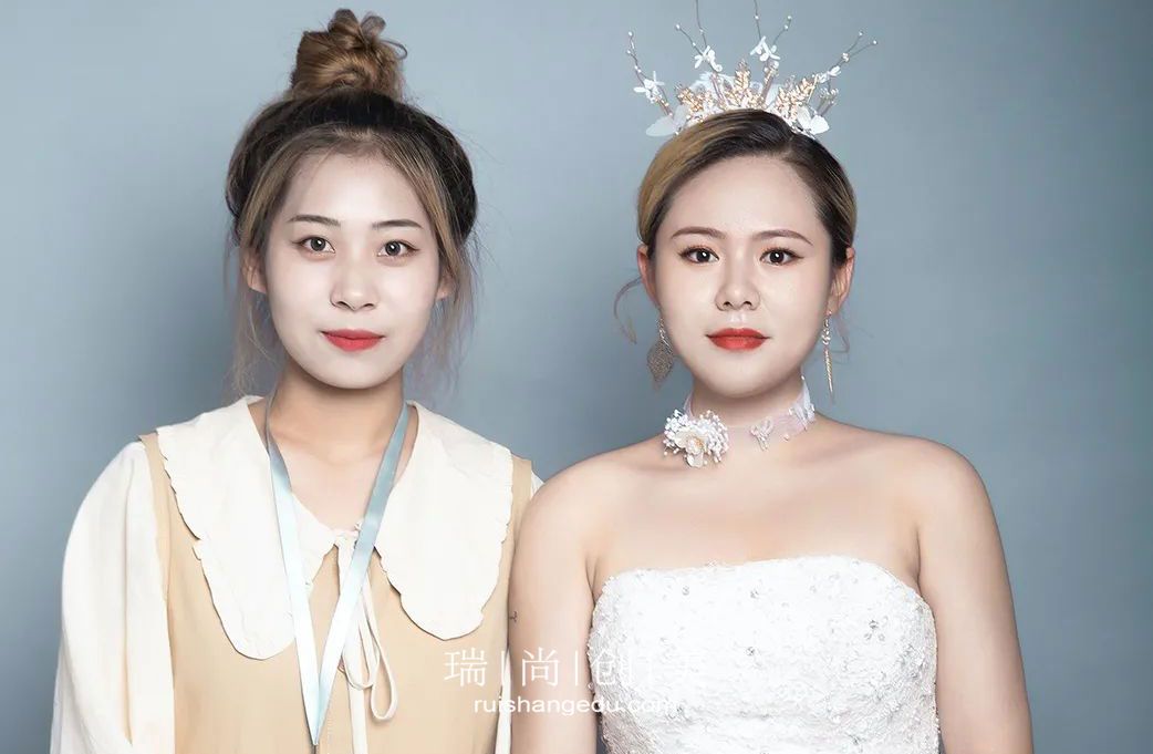 新手如何去選擇專業(yè)的化妝學校？應(yīng)該注意哪些問題？