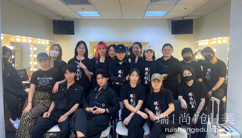 一夜之間上千人失業(yè)！學(xué)門技術(shù)才是保命法則