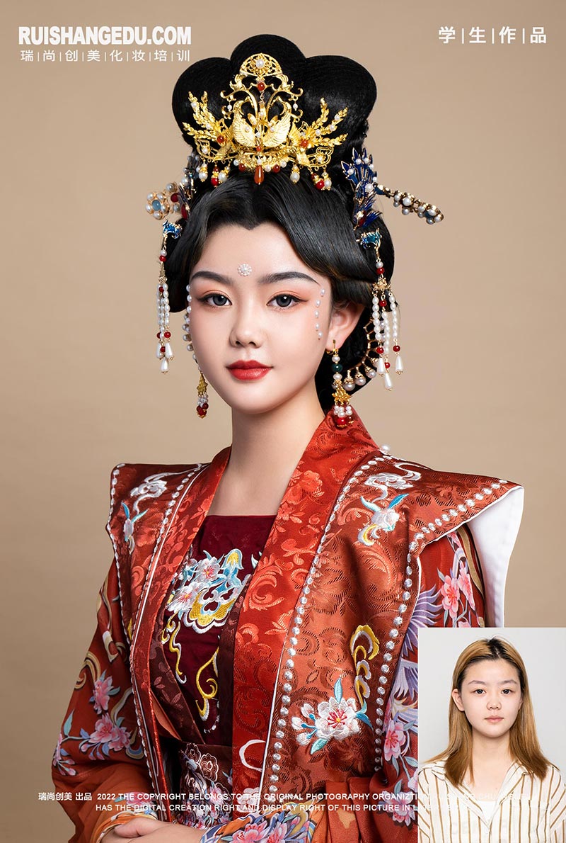中秋賞月搭配漢服妝容，撞出新時(shí)尚！