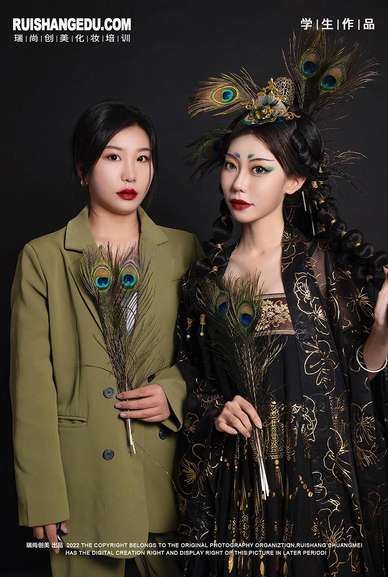 中秋賞月搭配漢服妝容，撞出新時(shí)尚！