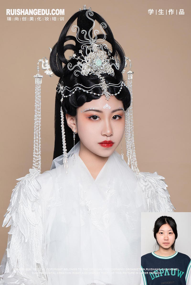 中秋賞月搭配漢服妝容，撞出新時(shí)尚！