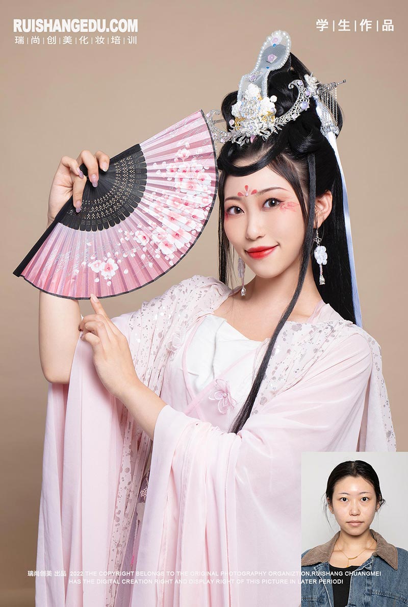 中秋賞月搭配漢服妝容，撞出新時(shí)尚！