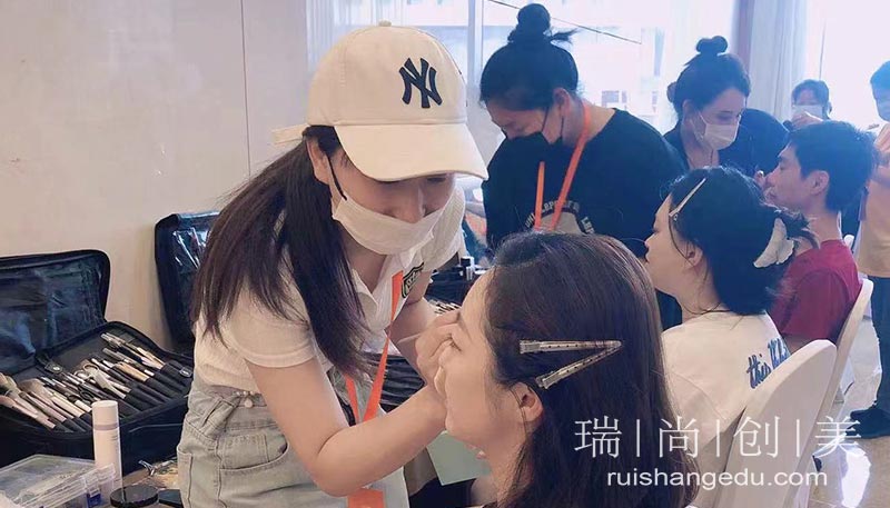 “躺平”不可取，學(xué)門技術(shù)擁有高級人生