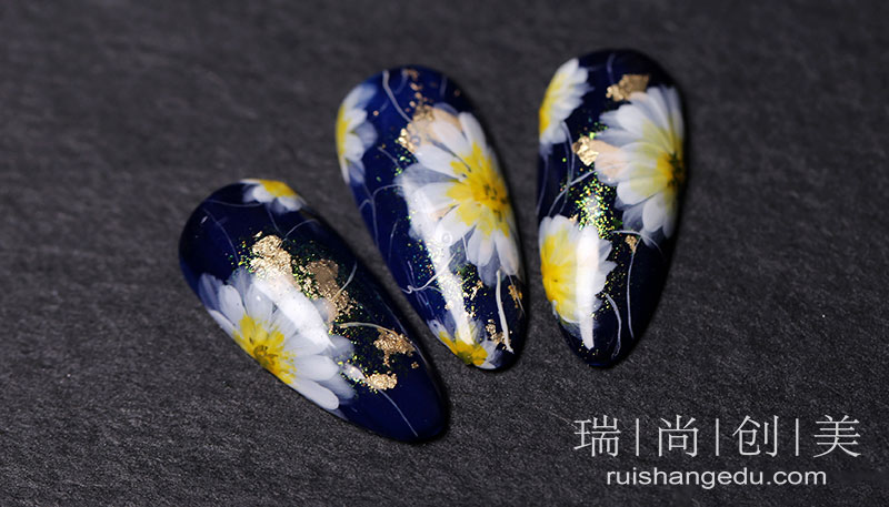 月入過萬的美甲師，是如何做到的？