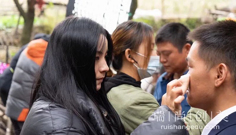 想進(jìn)劇組工作的化妝師，需要具備哪些條件？