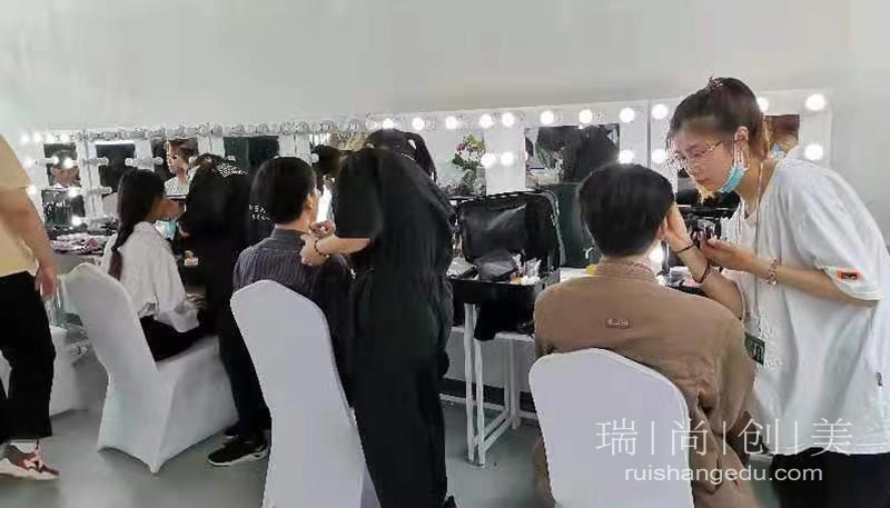 年齡小沒學(xué)歷，怎樣選擇技術(shù)才能令人放心？ 