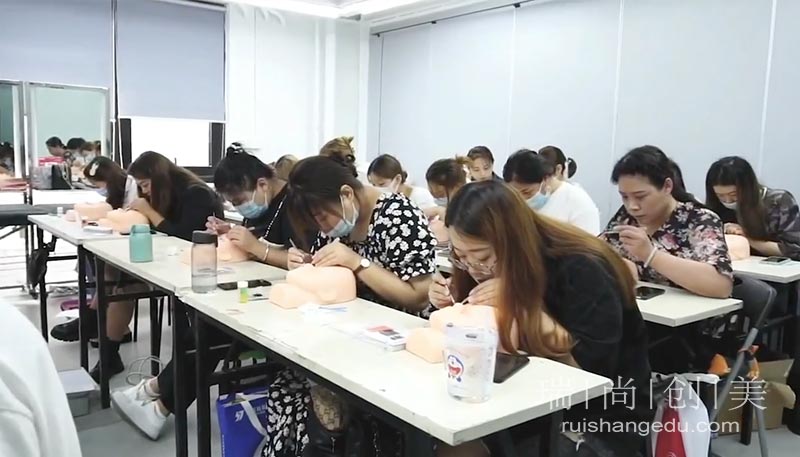 年齡小沒學(xué)歷，怎樣選擇技術(shù)才能令人放心？ 