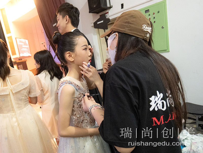 三方面教你如何選擇合適的化妝學(xué)校？