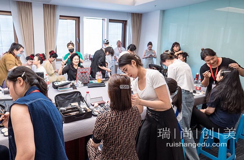 不開玩笑，真的有神仙工作，變美的同時還有工資拿！
