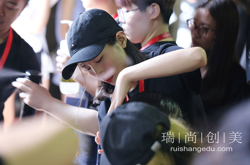 學(xué)化妝有前途嗎？來(lái)瑞尚創(chuàng)美，為學(xué)員帶來(lái)滿(mǎn)滿(mǎn)幸福感、成就感、安全感！