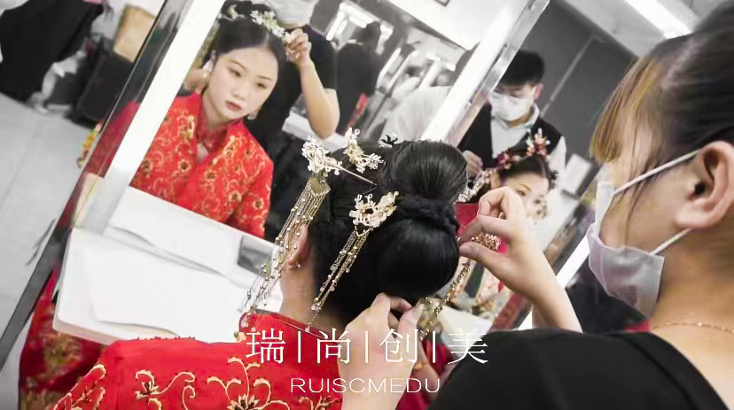 學(xué)化妝有前途嗎？來(lái)瑞尚創(chuàng)美，為學(xué)員帶來(lái)滿(mǎn)滿(mǎn)幸福感、成就感、安全感！