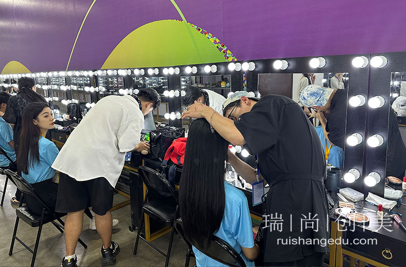 選對一所化妝培訓學校，學員能收獲到什么？