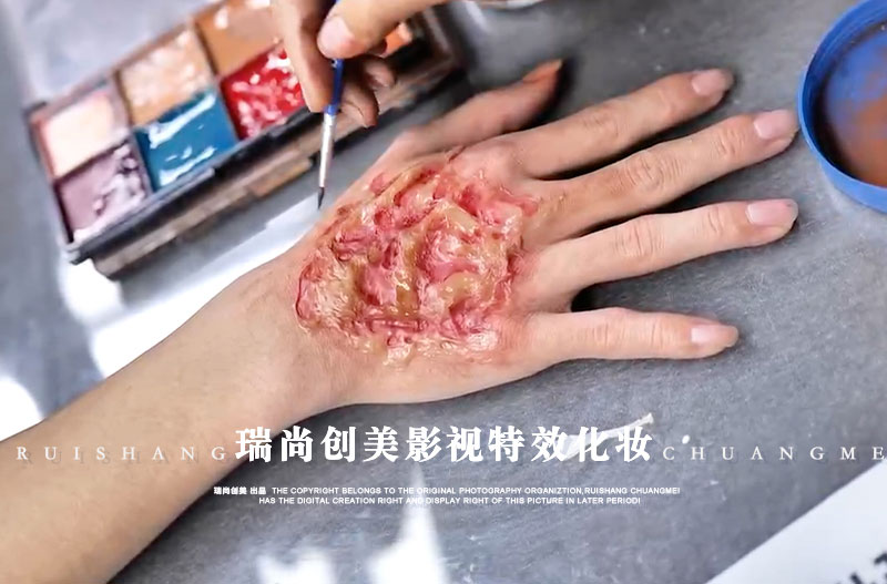 影視化妝師一定要學(xué)習(xí)特效化妝嗎？