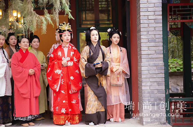 傳承中華文化-瑞尚創(chuàng)美受邀為中國(guó)傳統(tǒng)服裝設(shè)計(jì)展演做化妝造型