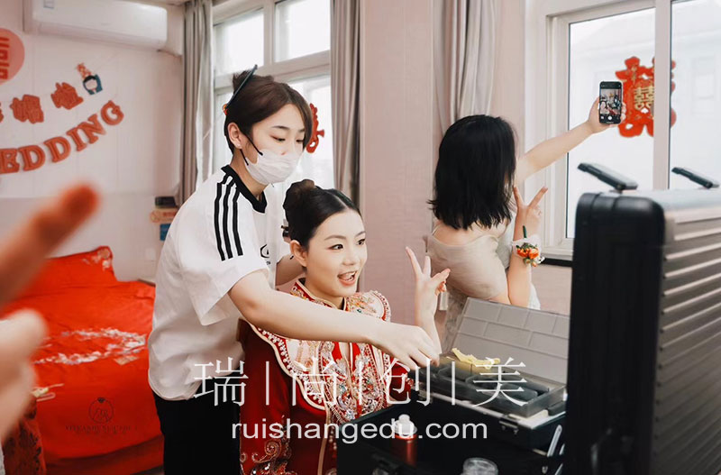 初中畢業(yè)新出路：選擇職業(yè)教育，學(xué)技術(shù)畢業(yè)起薪高待遇好