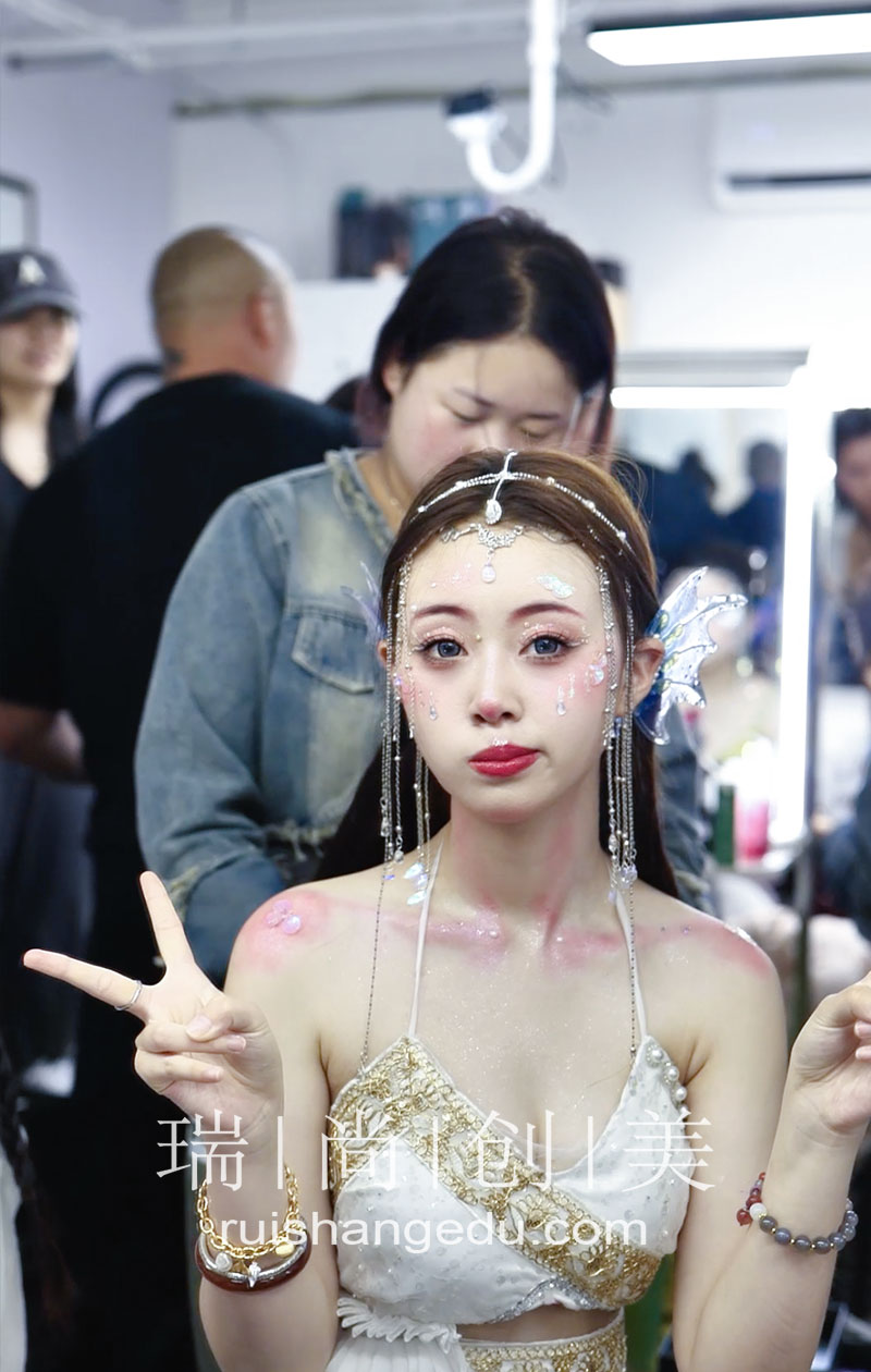 初中畢業(yè)新出路：選擇職業(yè)教育，學(xué)技術(shù)畢業(yè)起薪高待遇好