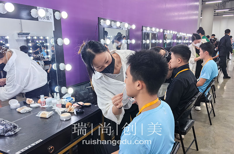 高考在即內(nèi)心焦慮迷茫怎么辦？快來看看Plan B-技能教育