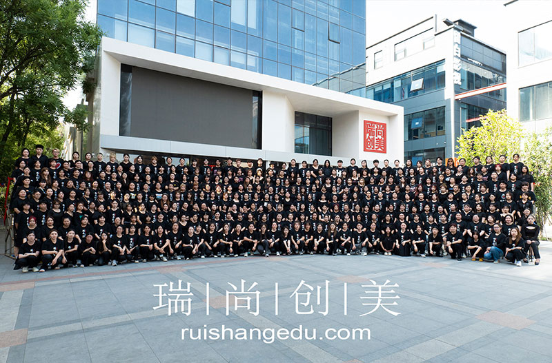 新手化妝師破圈指南：六大策略助你提升知名度，吸引源源不斷的客戶