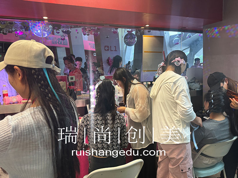 瑞尚創(chuàng)美 | 鳥巢官方應(yīng)援妝造 · 學(xué)習(xí)娛樂(lè)兩不誤