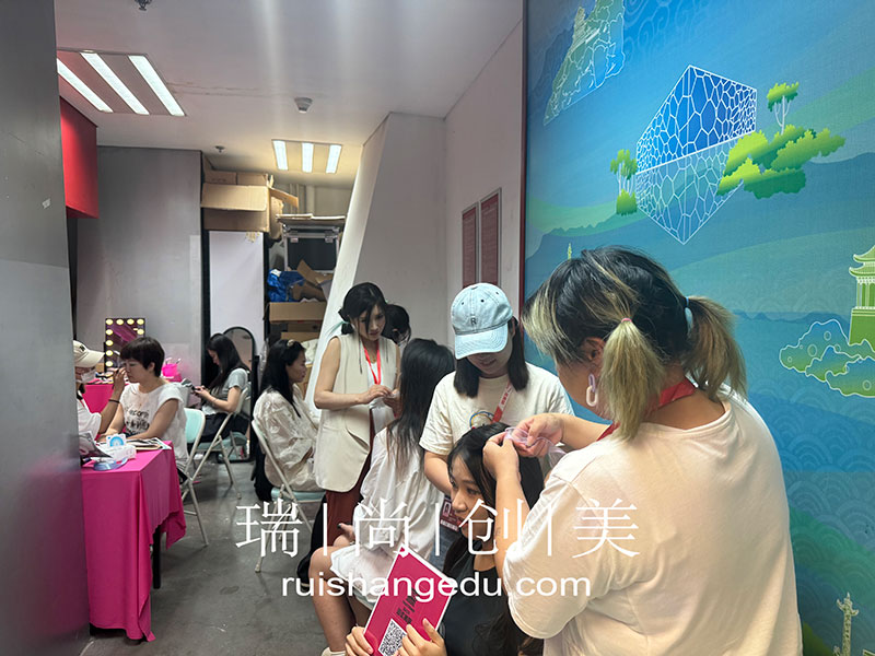 瑞尚創(chuàng)美 | 鳥巢官方應(yīng)援妝造 · 學(xué)習(xí)娛樂(lè)兩不誤