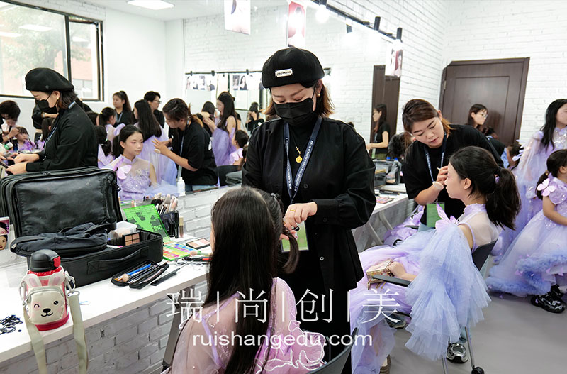 為什么推薦你去北京學化妝技術，都有哪些優(yōu)勢？