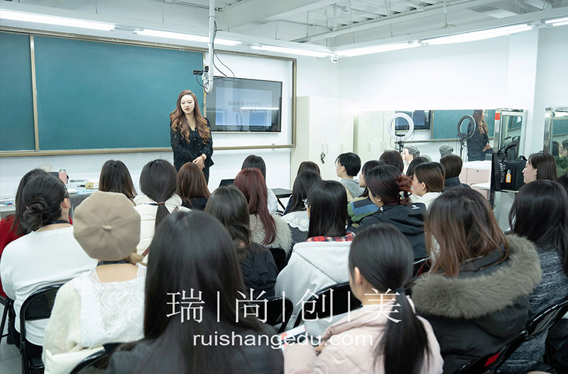 瑞尚創(chuàng)美與時尚同行 | 2025級新生開啟職業(yè)新征程！