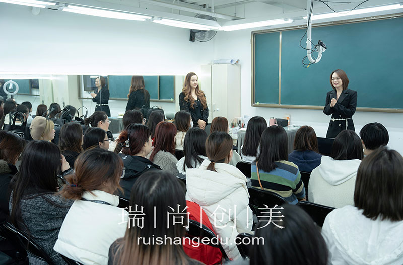 瑞尚創(chuàng)美與時尚同行 | 2025級新生開啟職業(yè)新征程！