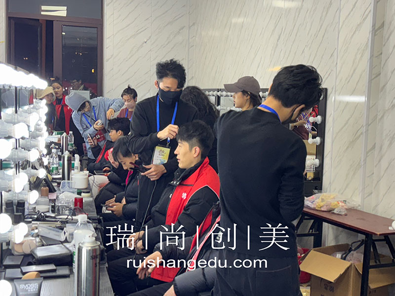 瑞尚創(chuàng)美傾情投入《啟航2025央視跨年晚會(huì)》妝造工作
