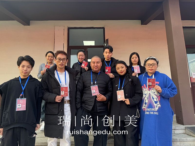 瑞尚創(chuàng)美傾情投入《啟航2025央視跨年晚會(huì)》妝造工作