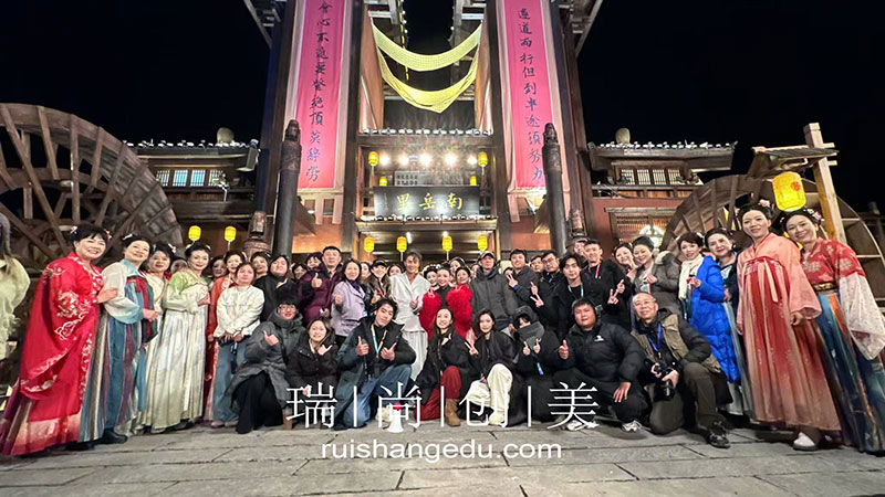 瑞尚創(chuàng)美傾情投入《啟航2025央視跨年晚會(huì)》妝造工作