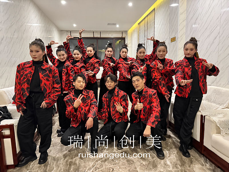 瑞尚創(chuàng)美傾情投入《啟航2025央視跨年晚會(huì)》妝造工作