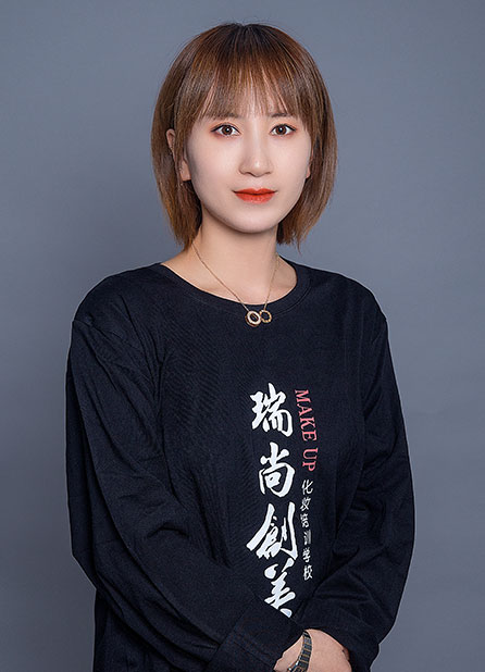 王雨軒：接觸了化妝，我想看到一個(gè)全新的自己