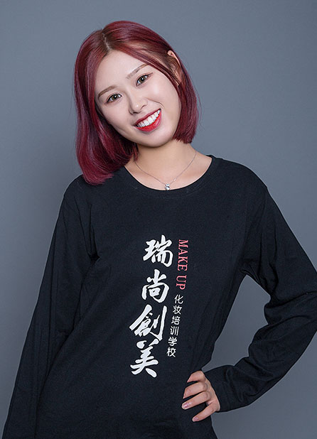 柴璐：接觸了化妝，我想看到一個(gè)全新的自己，我想獲得精致灑脫