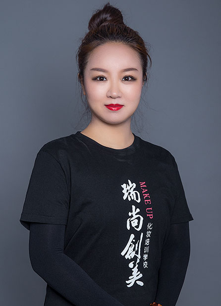 姚希微：感謝瑞尚創(chuàng)美給了我這段經(jīng)歷，讓我喜歡上了化妝