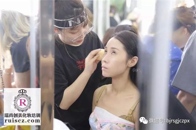 化妝師提升段位的大招，直接又簡(jiǎn)單！