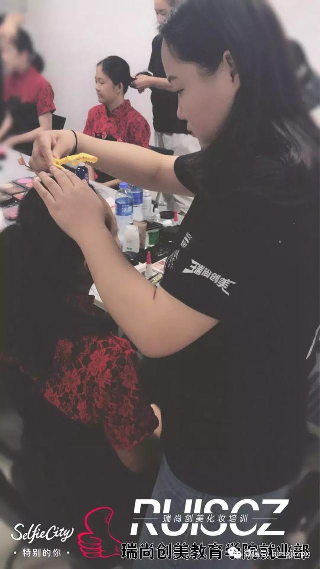 中國農(nóng)業(yè)大學(xué)，教師節(jié)文藝匯演化妝造型實習(xí)