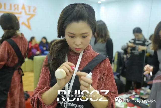“環(huán)球金色使者”實(shí)習(xí)，用妝面?zhèn)鬟_(dá)中華女性之美！