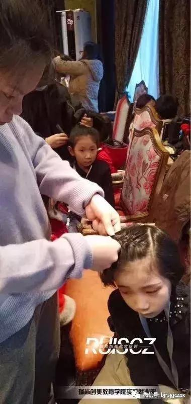 學(xué)員實(shí)習(xí)|FLOWER NINE高級(jí)定制童裝圣誕發(fā)布會(huì)