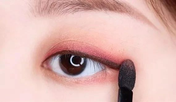 紅棕色眼影